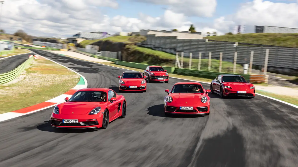 Porsche GTS sul circuito di Vallelunga: Guidare in pista rende l’auto nuda
